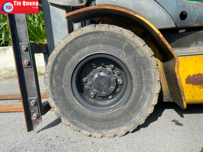 banh-xe-nang-cu bánh xe nâng cũ